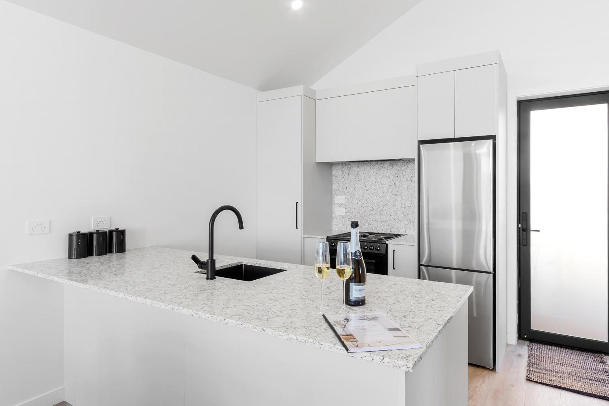 Brand New Lake Front Homes Spa Pool Taupo Bagian luar foto