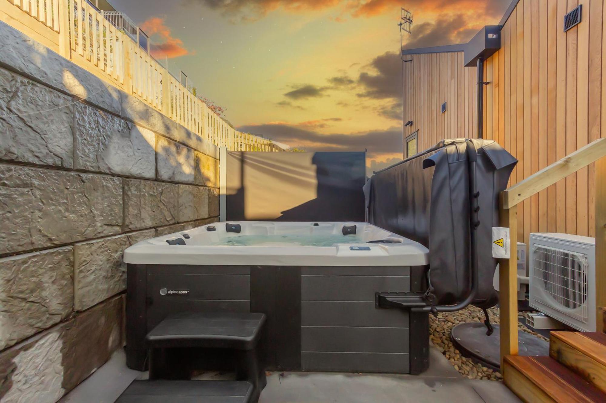 Brand New Lake Front Homes Spa Pool Taupo Bagian luar foto