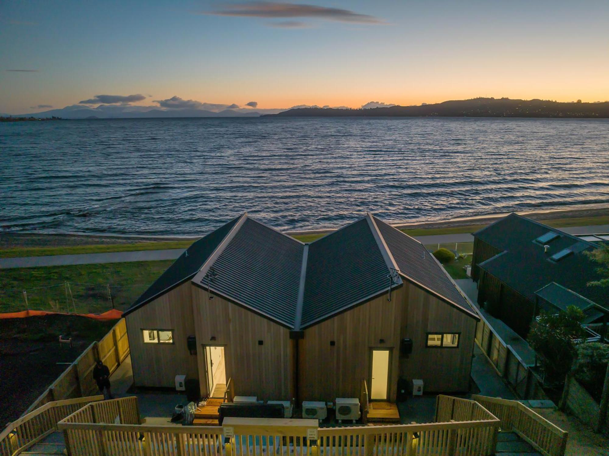 Brand New Lake Front Homes Spa Pool Taupo Bagian luar foto